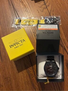 Invicta Black Watch with Black Dial and Bracelet
